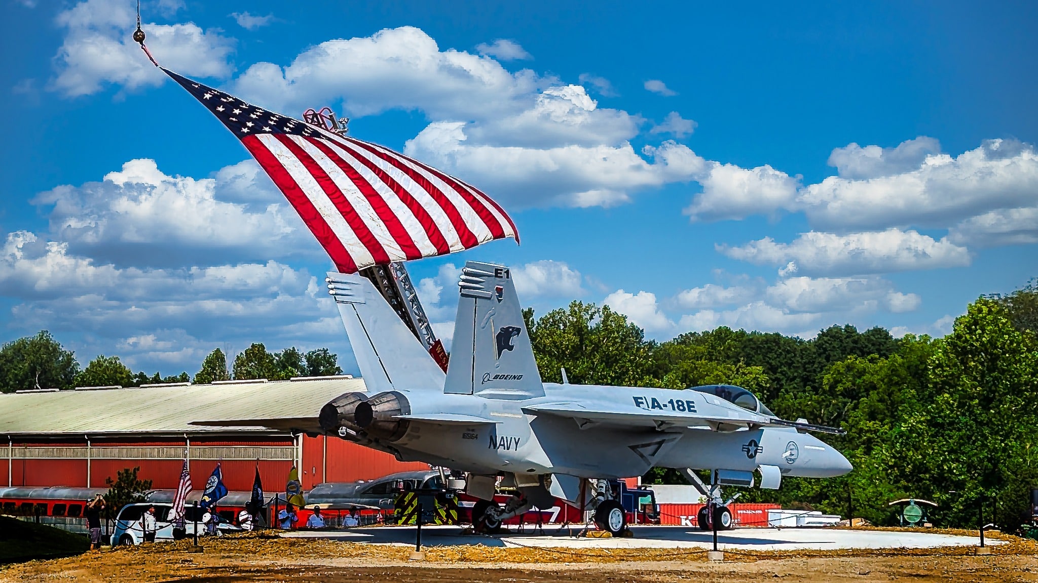 Spire Employee Volunteers Build Jet Platform